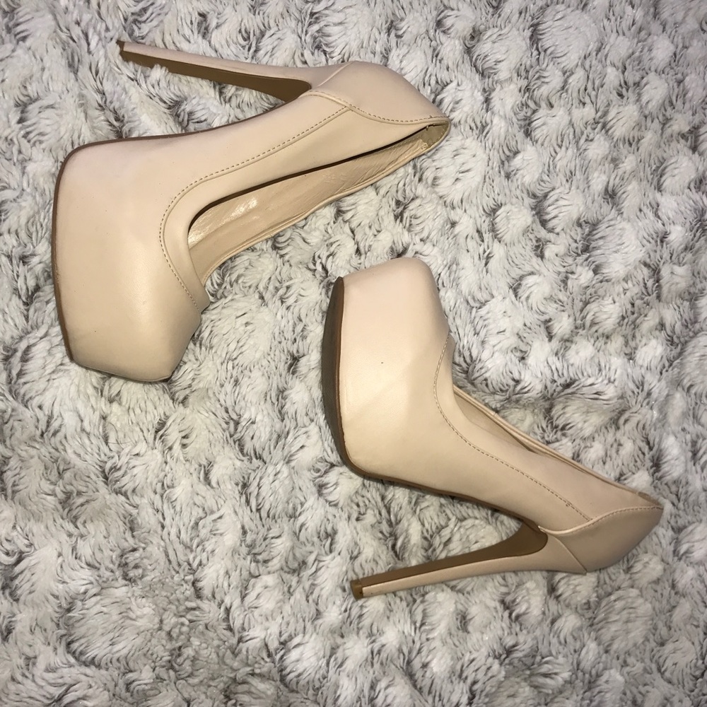 Nude heel