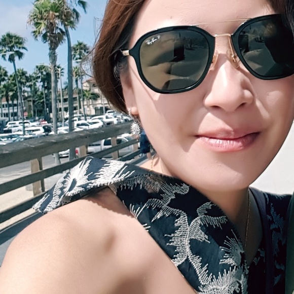 Meet your Posher, Yves - Picture 2 of 3