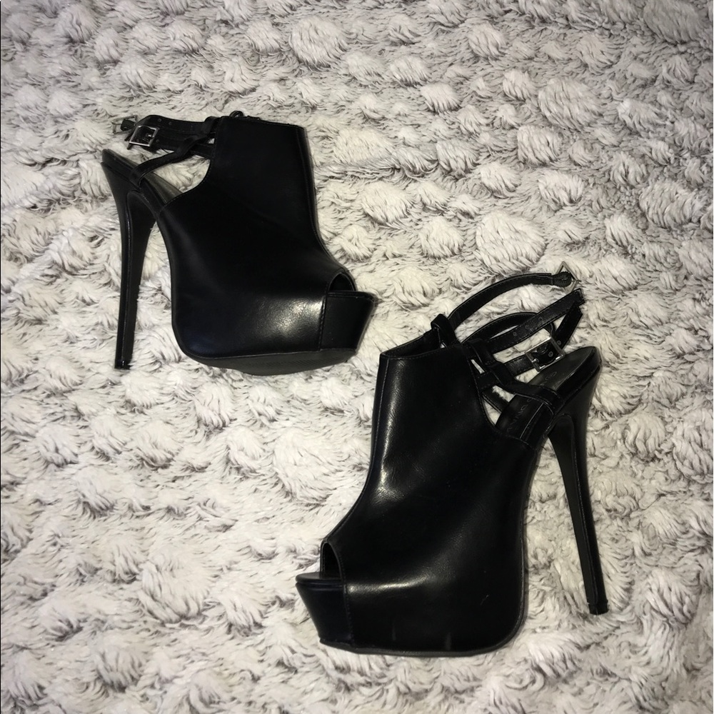 Black ankle heel with peep toe
