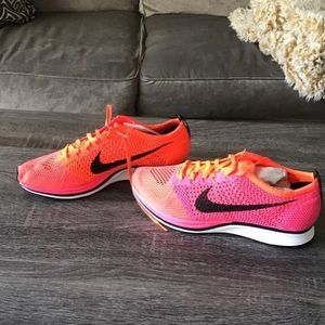 Brand New NIKE -unisex size 10 - tags still on!