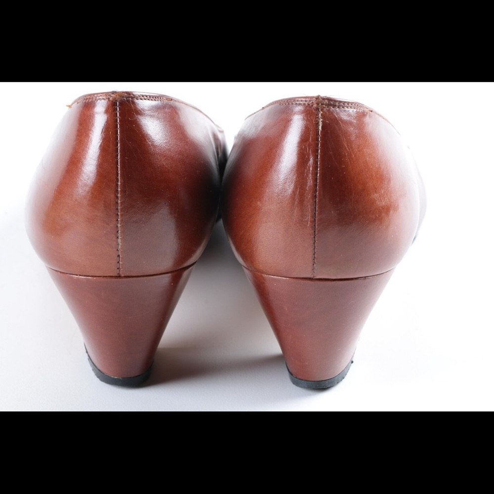 SALVATORE FERRAGAMO brown leather kitten heels - Picture 4 of 8
