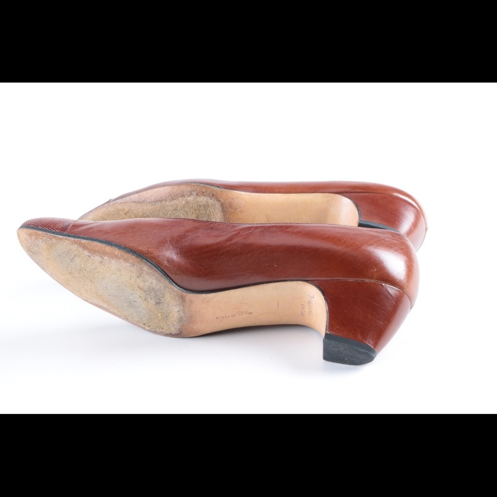 SALVATORE FERRAGAMO brown leather kitten heels - Picture 7 of 8