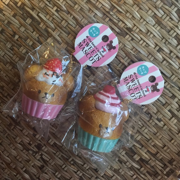 The bear school sweet mascot cupcake squishy - Picture 1 of 3