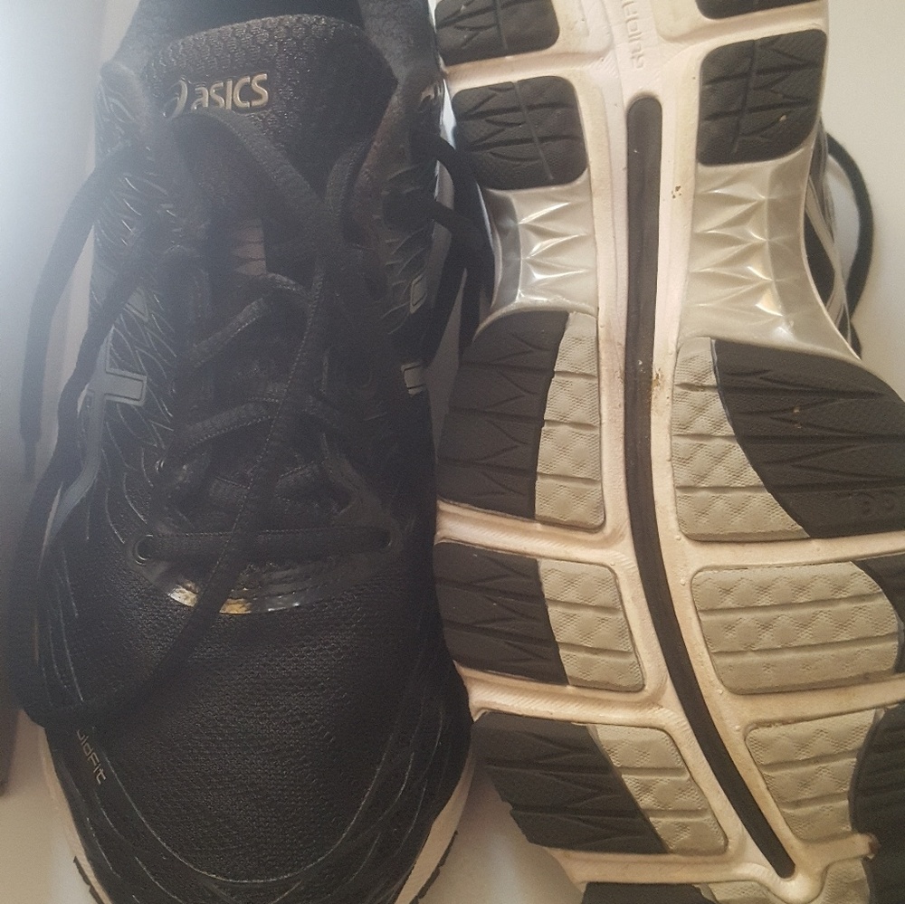 ASICS GEL NIMBUS 18, MENS size 7 1/2.