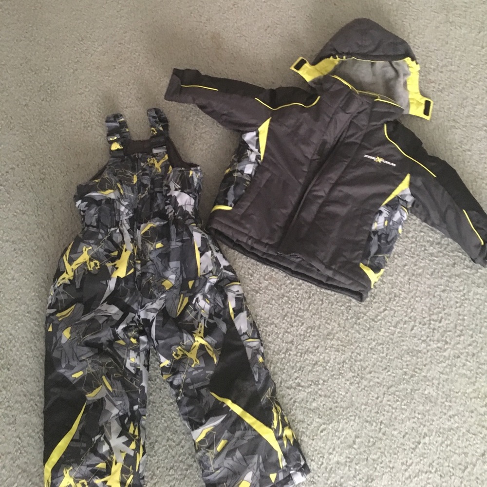 Boys snow suit size 3t