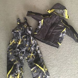 Boys snow suit size 3t