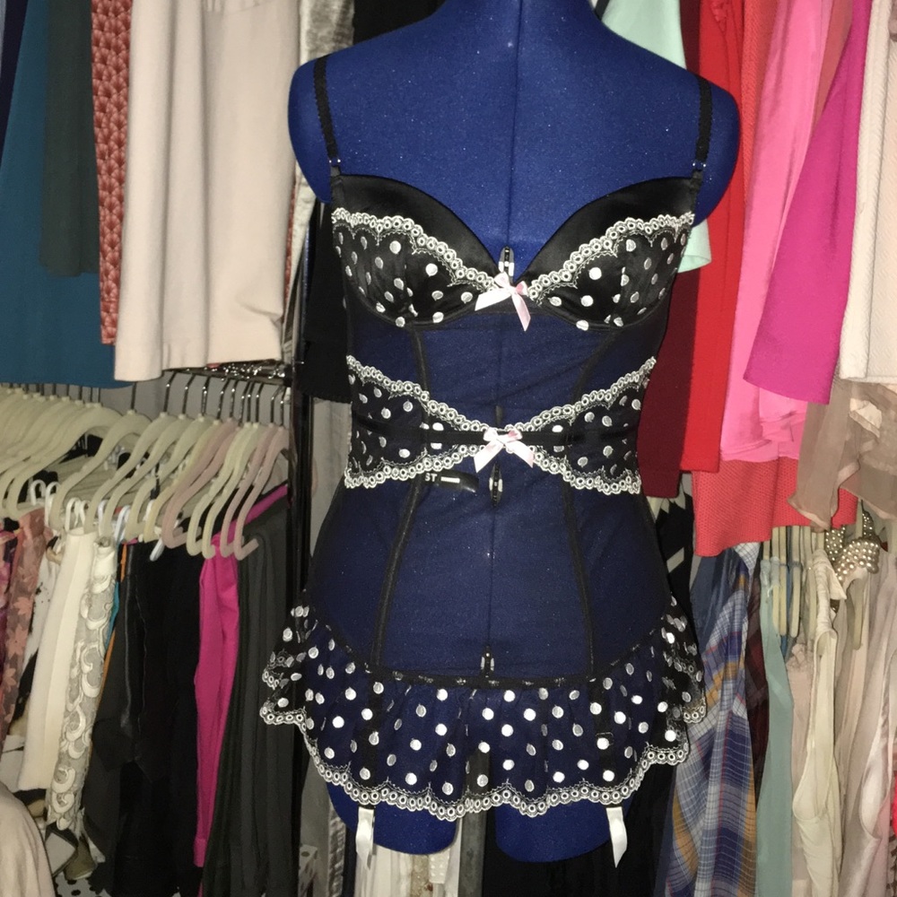 Never worn corset 34b