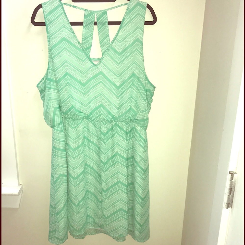 *new* Light green and white chevron dress plus