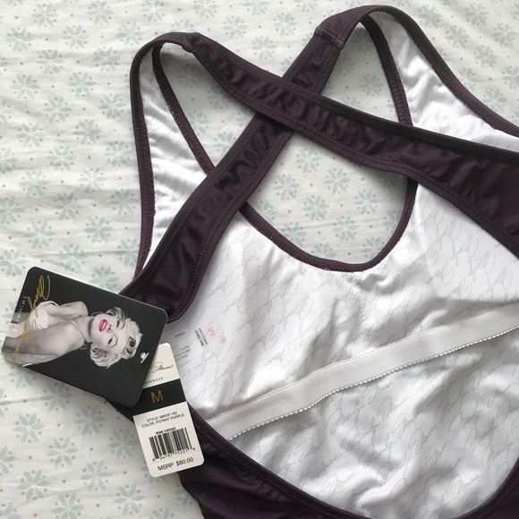 Woman swimsuit. - Picture 2 of 6