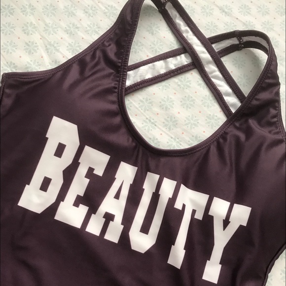 Woman swimsuit. - Picture 3 of 6