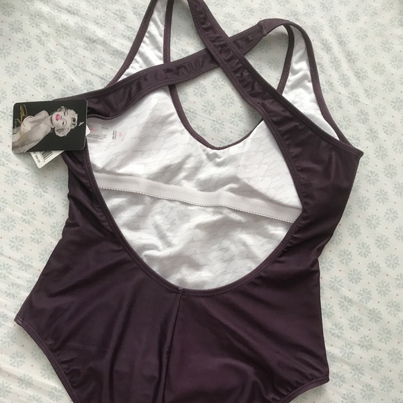 Woman swimsuit. - Picture 4 of 6