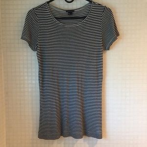 Theory striped tee/top drapey knit