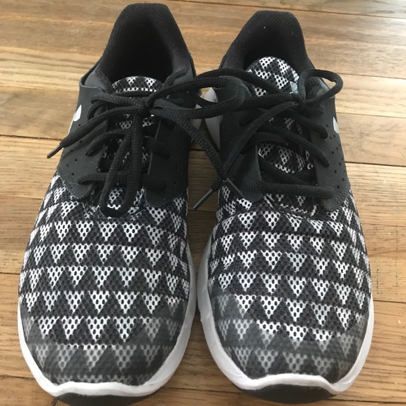 Under Armour Shoes - Under Armour running & training shoes 6.5y / 8