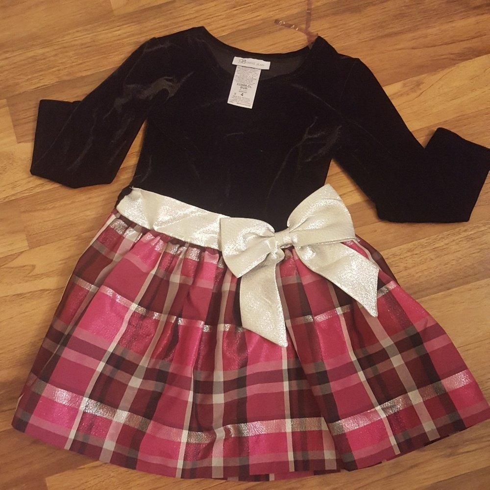 Cute Girl size 4 T dress. Great condition!
