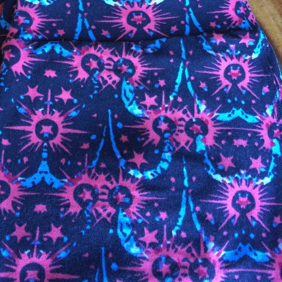 💥 LuLaRoe leggings -American Fireworks 💥 - Picture 2 of 3