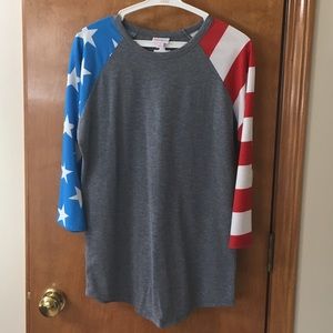 EUC Small LulaRoe Randy tee