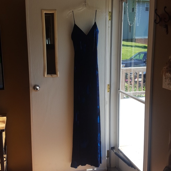 Formal Gown/Dress - Picture 2 of 4