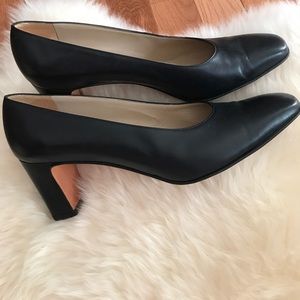 Salvatore Ferragamo black heels classic 8.5 wide