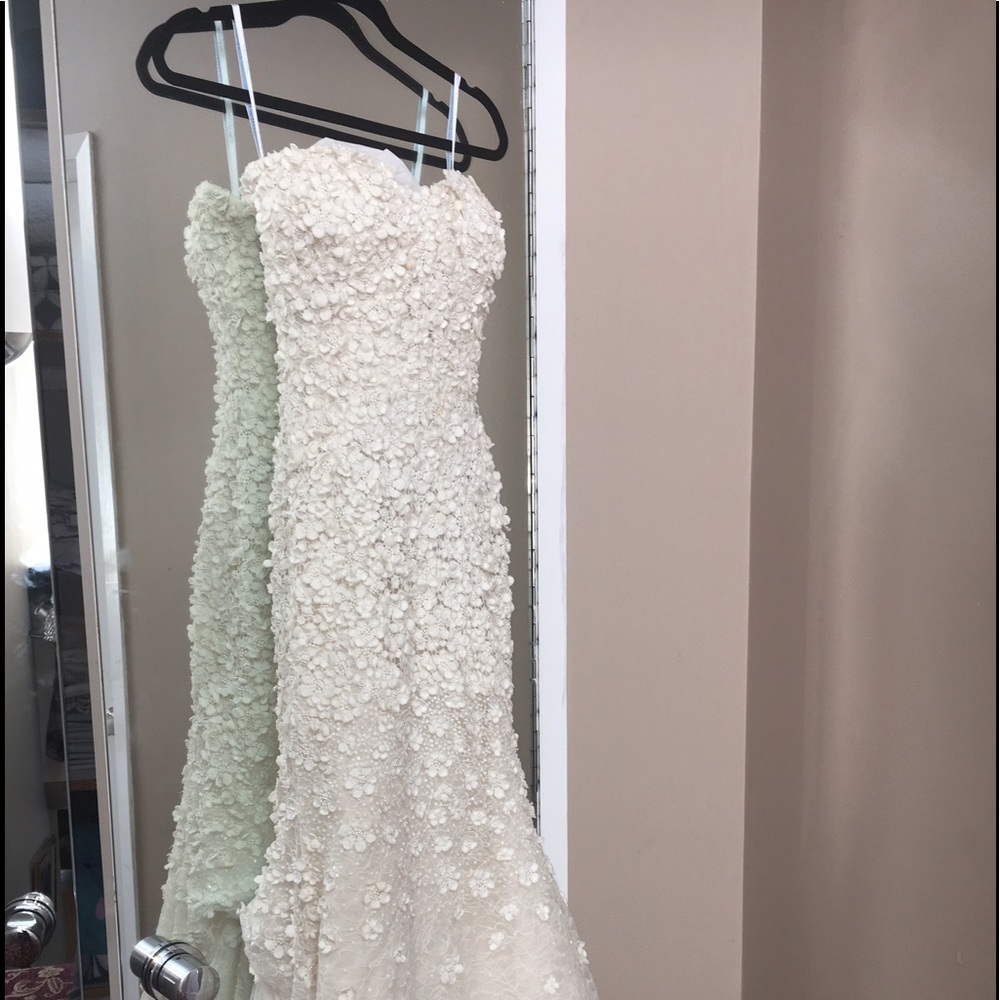 Oscar de la renta wedding dress!