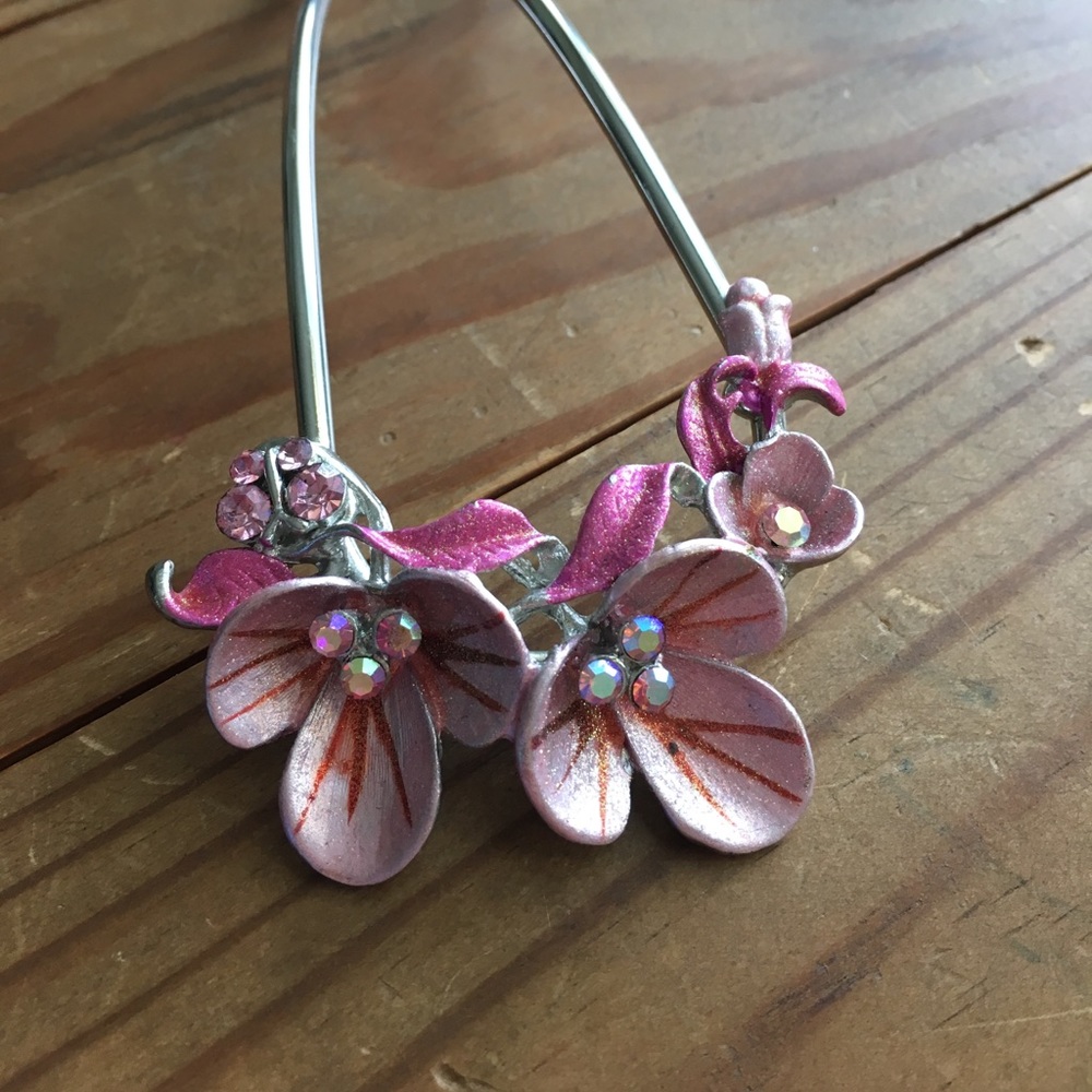 Add on gift: Statement hair pin