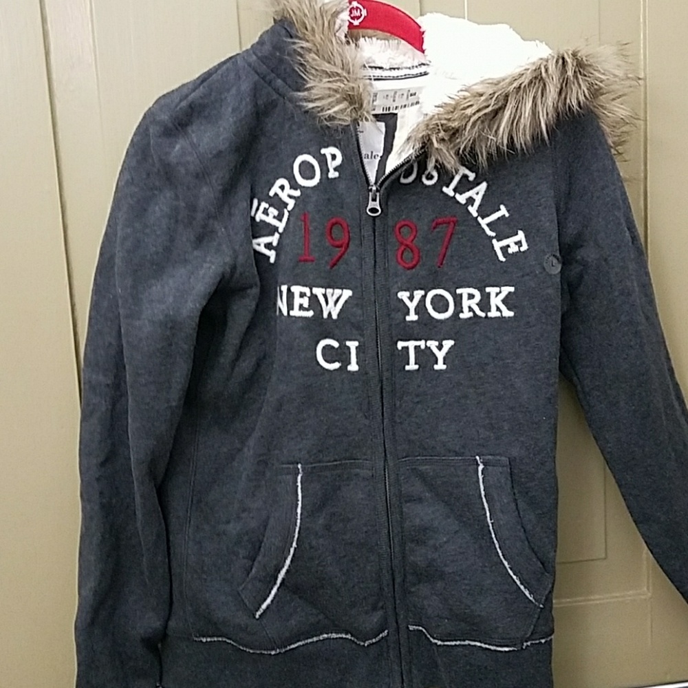Aeropostale grey hooded sweat shirt