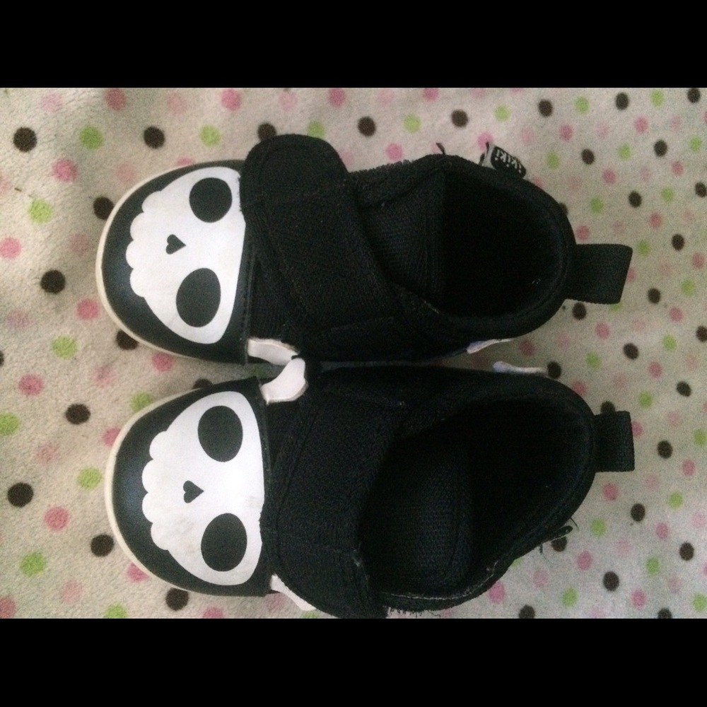 Ikiki squeaky shoes skull size 5