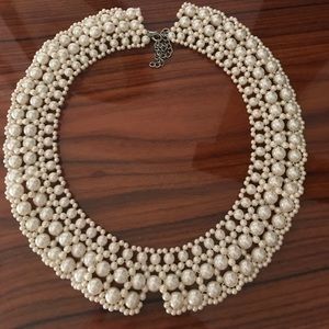 Pearl necklace / collar