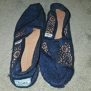 Super cute Tom's only worn once!