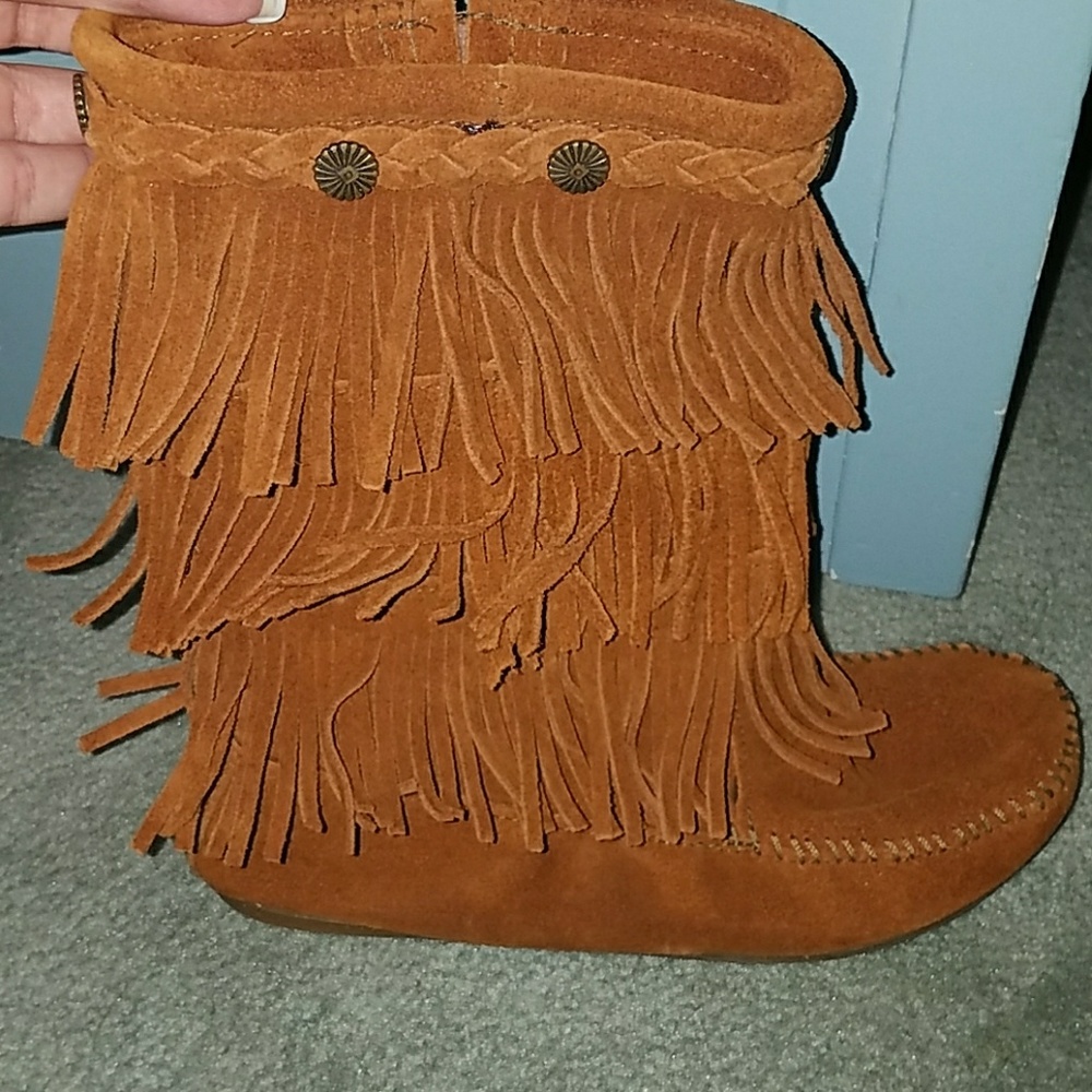 Minnetonka mid calf rise boots