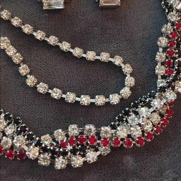 Rhinestone necklace and earrings - Picture 3 of 3
