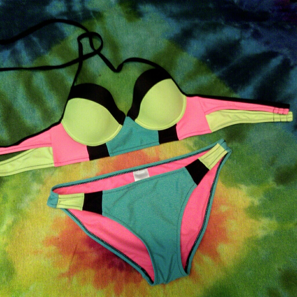 Colorful Bikini!