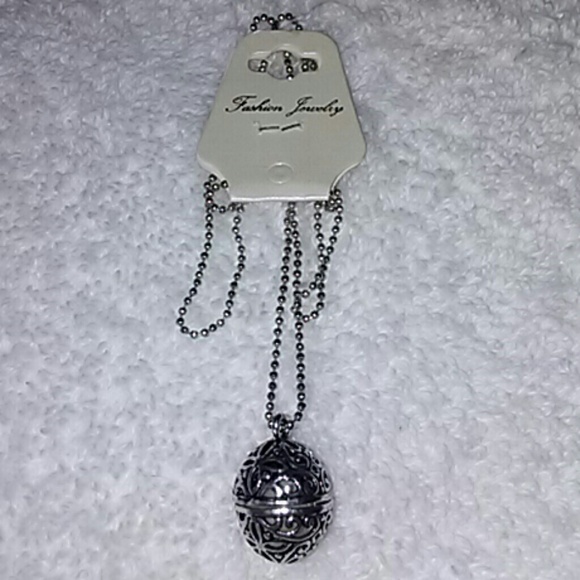 Luminescent Magic Oval Glowing Locket Pendant - Picture 8 of 8