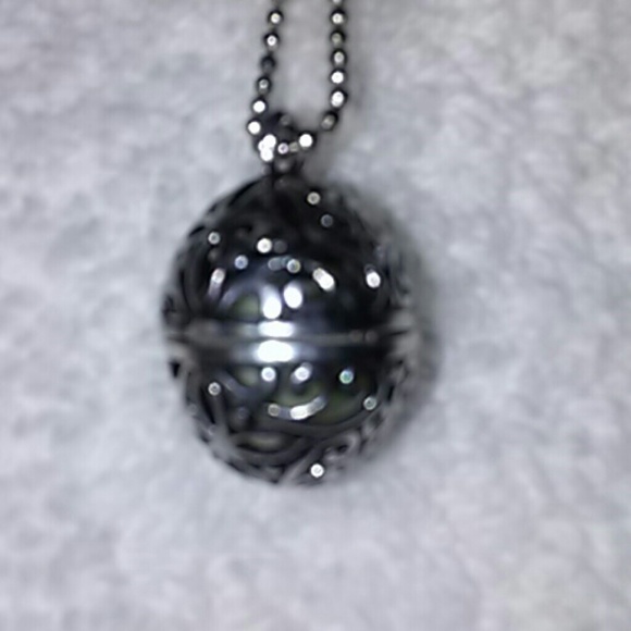 Luminescent Magic Oval Glowing Locket Pendant - Picture 4 of 8