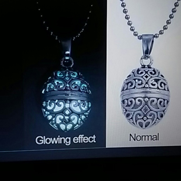Luminescent Magic Oval Glowing Locket Pendant - Picture 2 of 8