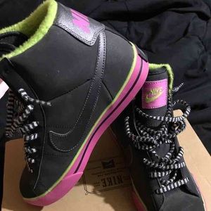 Nike sweet classic high women size 7.