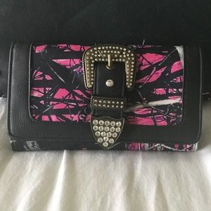 Monte Vista Muddy Girl Wallet