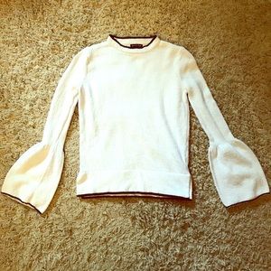 🚨FLASH SALE 🚨White Bell Sleeve Top Size XS