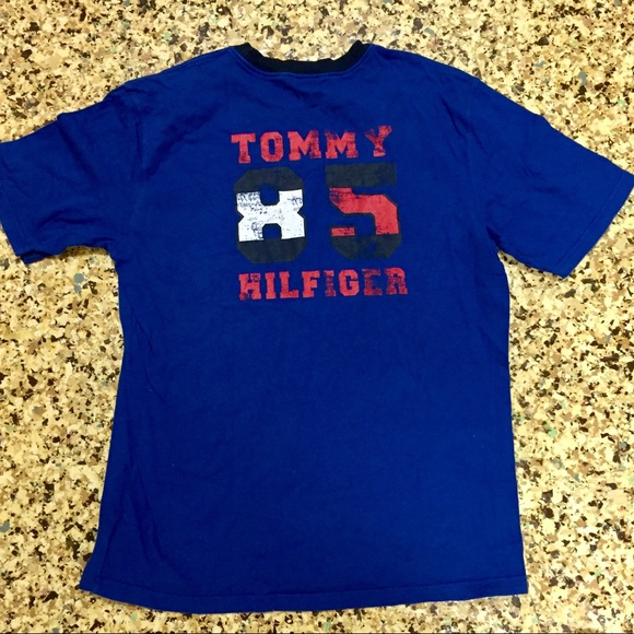 🆕TOMMY HILFIGER tee shirt with TOMMY Logo - Picture 3 of 4