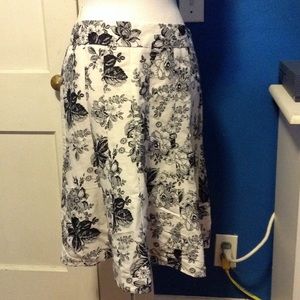 Black and white floral print Loft skirt
