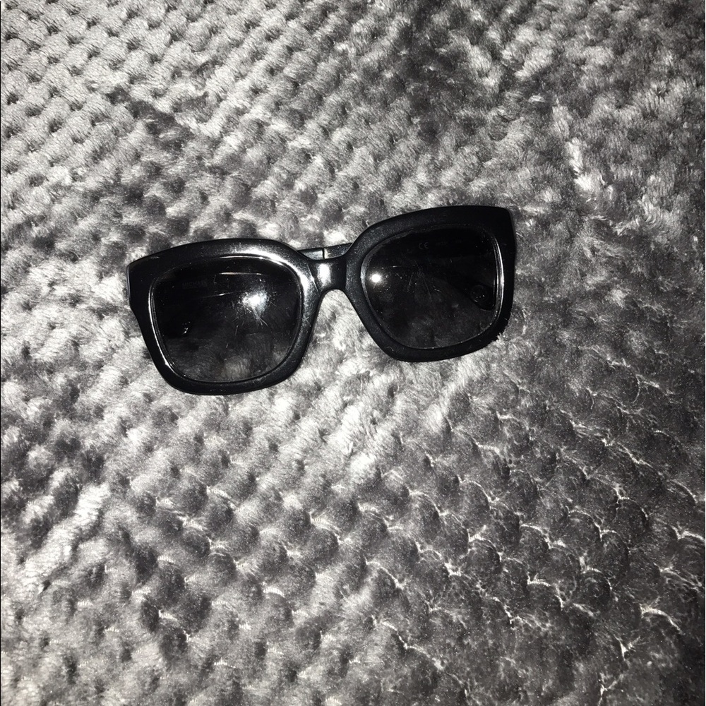 Michael Kors Leah 001 sunglasses in black