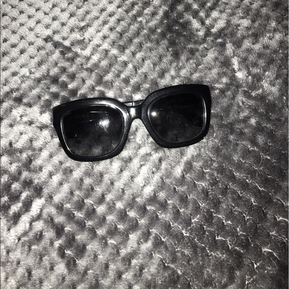 Michael Kors Leah 001 sunglasses in black - Picture 1 of 4