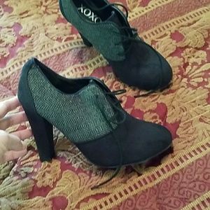 Vintage inspired pumps