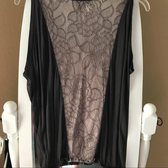 Express lace top with flower detail - Picture 3 of 3