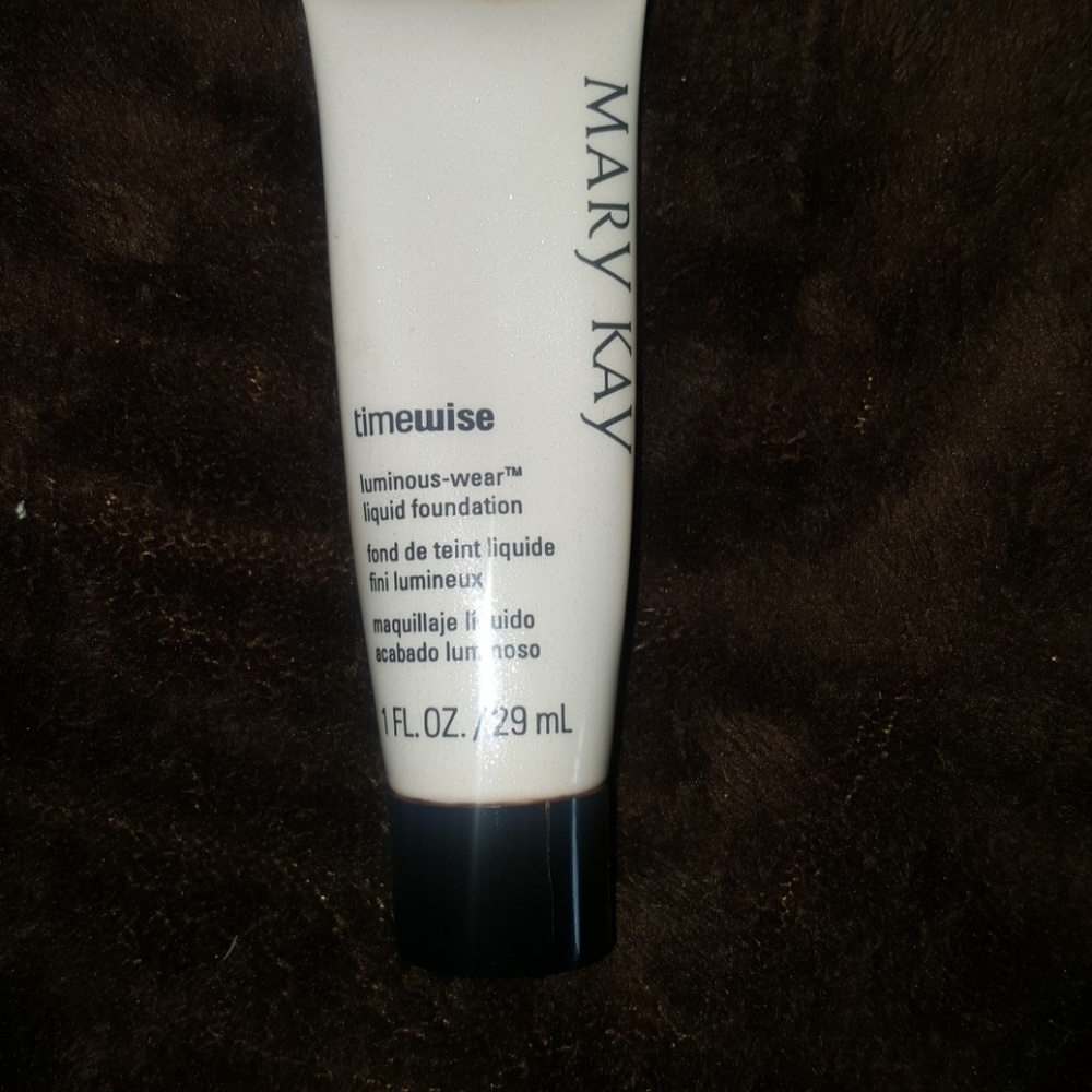 Mary Kay Luminous Wear Foundation