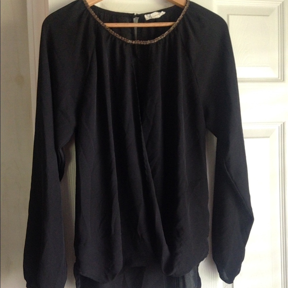 High-low buckle blouse