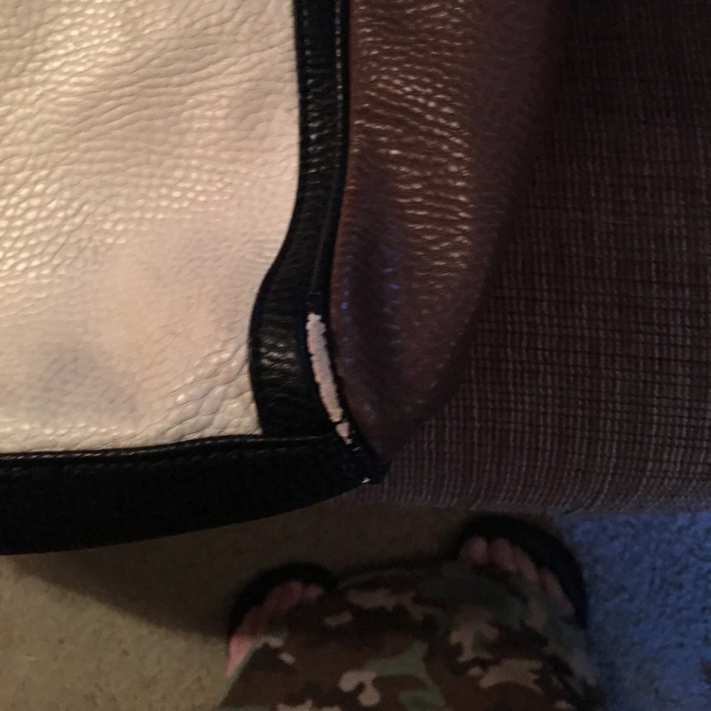 👜 - Picture 3 of 4