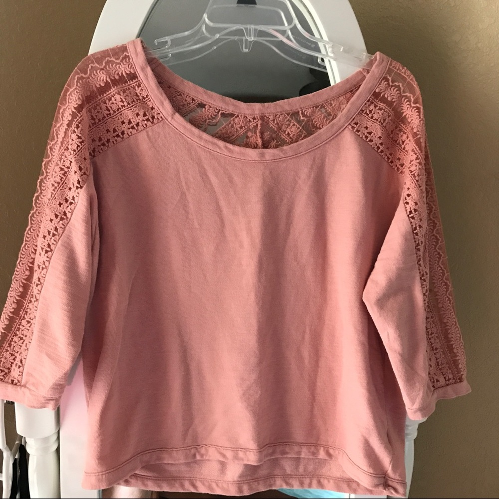 A&E light weight 3 quarter sleeve top