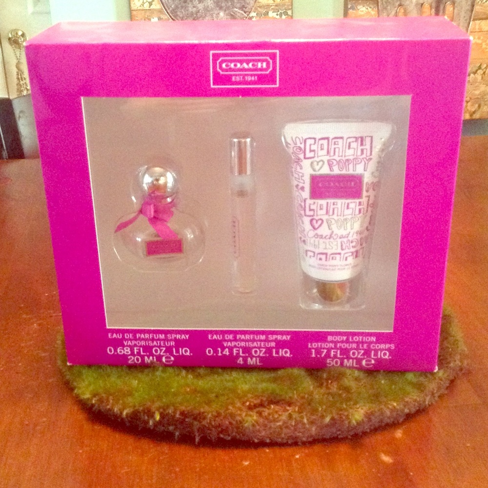 New in box. Coach Poppy travel set