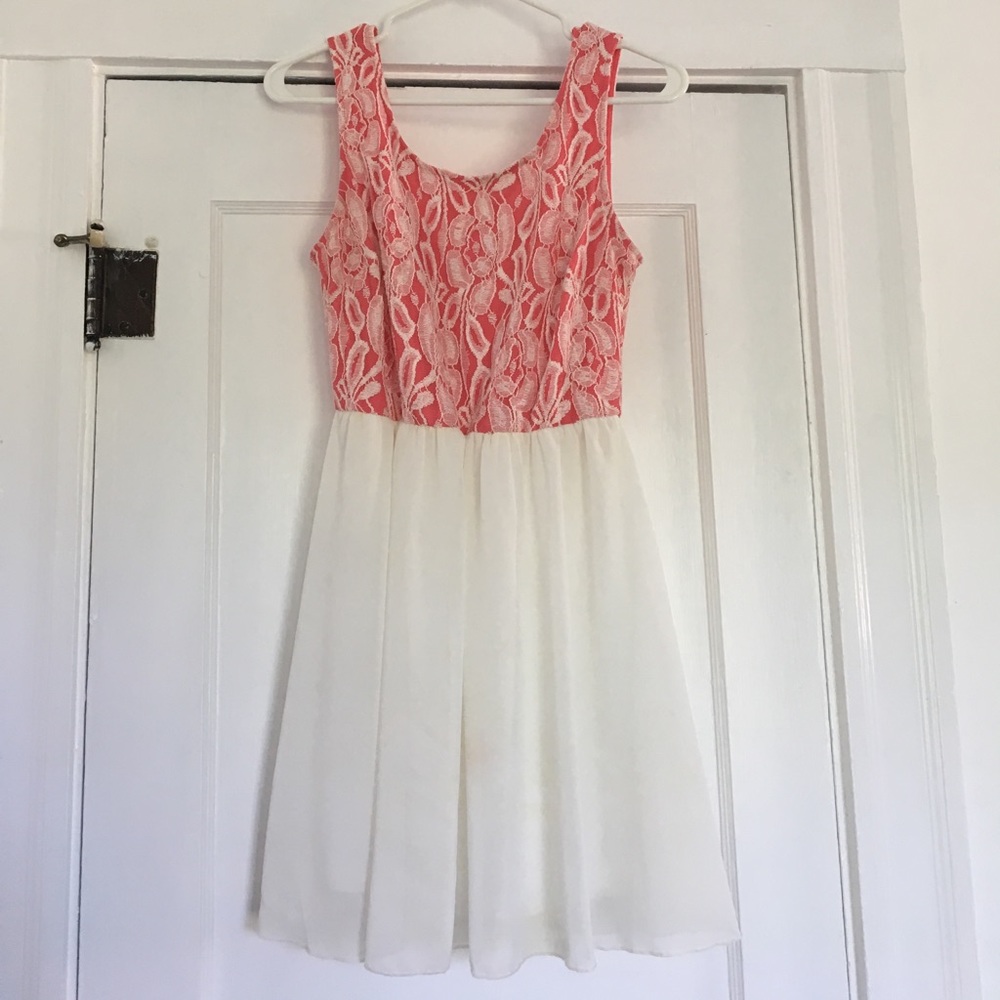 Fun summertime party dress in white and pink.