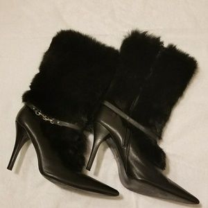 Boots with faux fur
